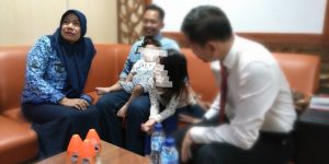 dua-kali-sekap-3-anak-angkatnya-ibu-di-makassar-diduga-derita-psikopat slide